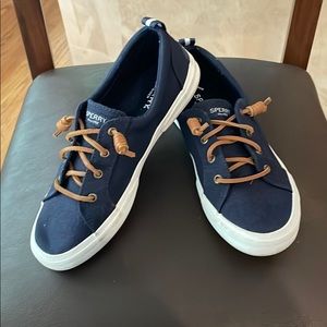 Like new womens navy 8.5 sperry